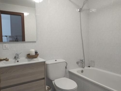 O baie la APARTAMENTO PLAYA PORTONOVo una habitación Sanxenxo