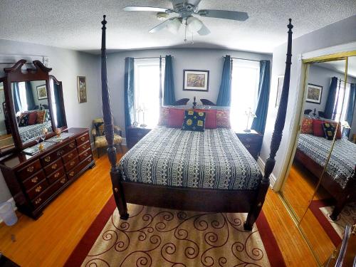 Ένα ή περισσότερα κρεβάτια σε δωμάτιο στο Blue Gables Bed and Breakfast