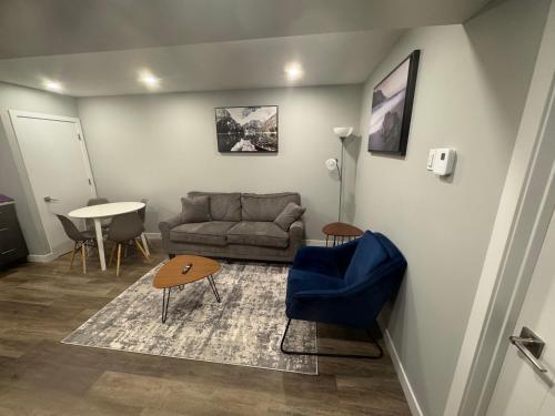 Afbeelding uit fotogalerij van 1-Bedroom - On site Parking - near YQR Airport in Regina