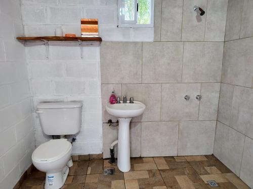 a bathroom with a toilet and a sink at Quinta la hermosa in Villa María