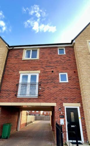 a red brick building with a tunnel in it at Florence Coach-House-Parking-WIFI King bedroom & double bedroom in Peterborough