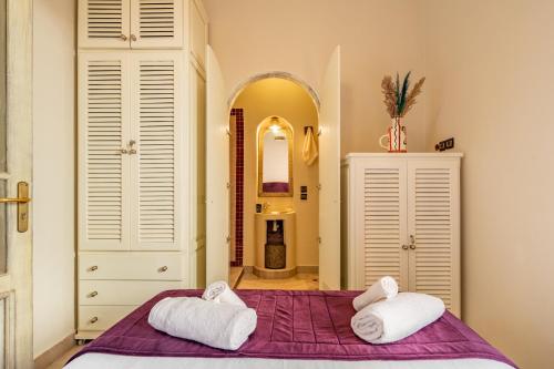 Postel nebo postele na pokoji v ubytování Riad de Charme 4 chambres à La Palmeraie