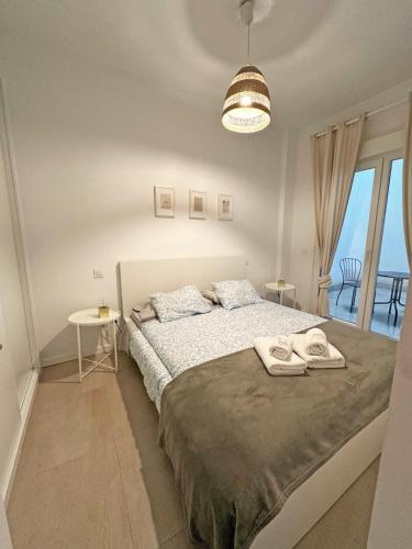 トレドにあるMaxipauの海の見えるベッドのある寝室