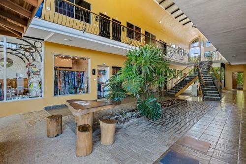 タマリンドにあるHotel Tamarindo INN - 1 mi to Tamarindo Beachのギャラリーの写真