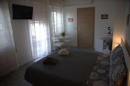 a bedroom with a bed with two towels on it at b&b Casa Balai 72 a 100 mt dal mare in Porto Torres