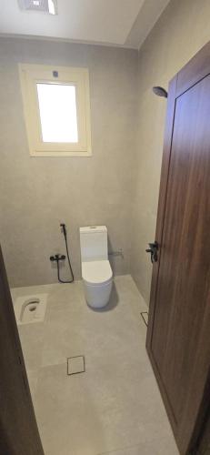 Un baño de شالية كنف الفندقي