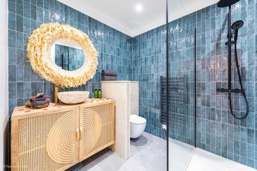 Ένα μπάνιο στο Le Nid d'Eliyah, suites avec jacuzzi 15min Disneyland Paris