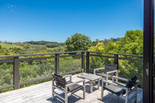 Balkoni atau teres di Art Lovers Retreat - Stay Waiheke