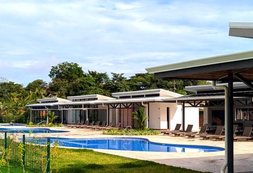 Πισίνα στο ή κοντά στο Modern Paradise Relax & Explore at Viva Jaco