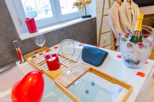 Φωτογραφία από το άλμπουμ του Le Nid d'Eliyah, suites avec jacuzzi 15min Disneyland Paris σε Nanteuil-lès-Meaux