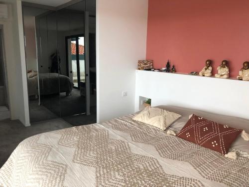 a bedroom with a large bed and a mirror at Beautiful new ocean facing villa in Anglet