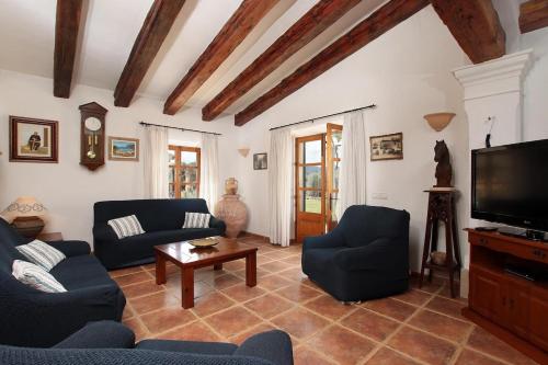 Idyllic Villa Near Pollensa by Renthousing
