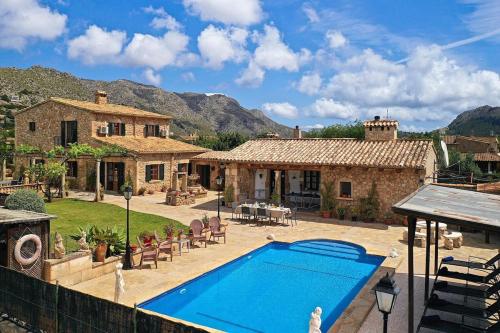 Idyllic Villa Near Pollensa by Renthousing
