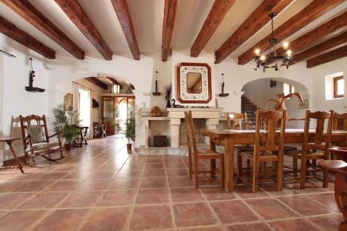 Idyllic Villa Near Pollensa by Renthousing
