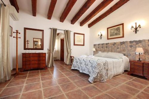Idyllic Villa Near Pollensa by Renthousing