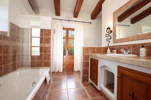 Idyllic Villa Near Pollensa by Renthousing