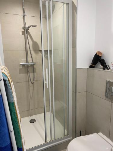 Ένα μπάνιο στο Superbe Chambre ParentaleDouche Privée et WC Privés, Wifi, Cuisine Intégrée