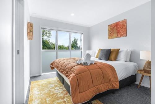 a bedroom with a bed and a window at River City Retreat! King Bed & Central - By KOSH BNB in Hamilton