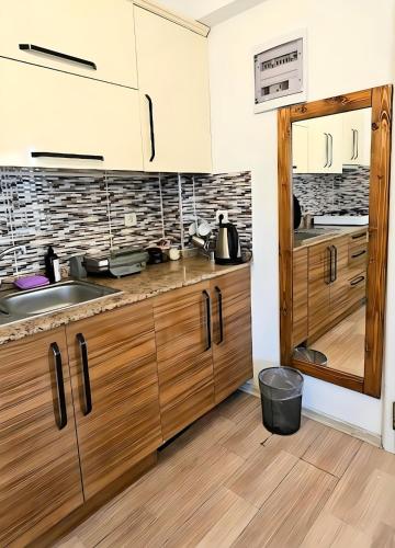 Kuchyň nebo kuchyňský kout v ubytování Duplex Apartment Close to Kite Surf Center in Urla