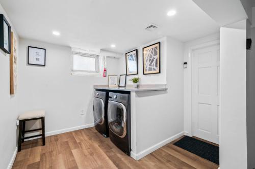 Kuchyň nebo kuchyňský kout v ubytování Roslindale village condos