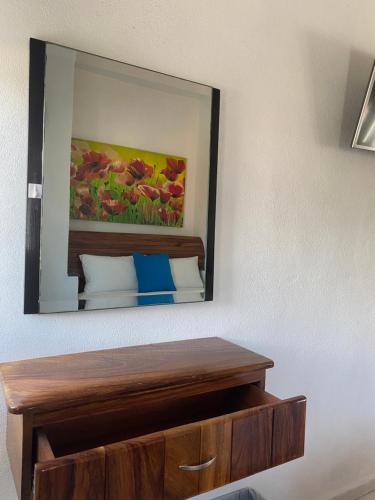 a mirror on a wall in a room at Melaque Paradise in San Patricio Melaque