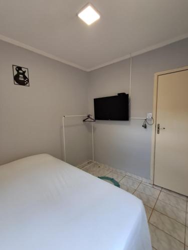 Μια τηλεόραση ή/και κέντρο ψυχαγωγίας στο Mini house-Pouso Alto MG