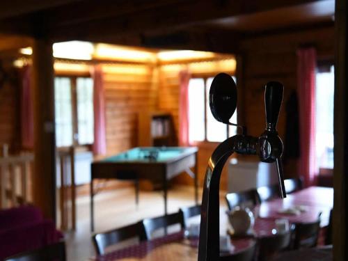 Spacious 8-Bedroom Chaletにあるベッド