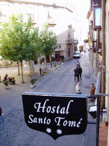 a sign for a hotel santa taminozone on a city street at Hostal Santo Tomé in Toledo