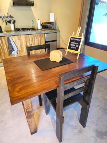a wooden table with a hat on top of it at Hacienda Tierra de Fuego Pacaya in Escuintla