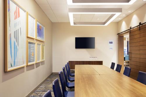 a conference room with a long table and chairs at Holiday Inn Express & Suites Linden by IHG in Linden