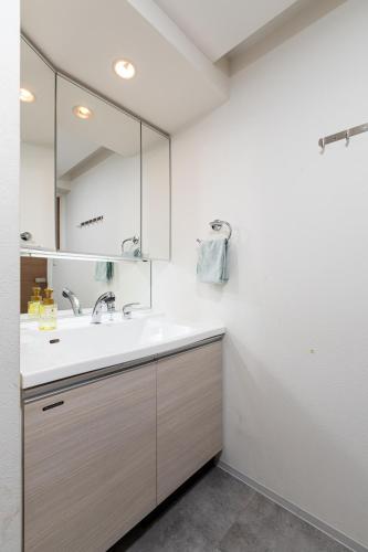 Namba 2 bedroom apartment, 1 min to Nippombashi