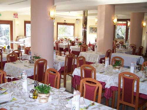 A restaurant or other place to eat at Hotel Ai Sette Nani