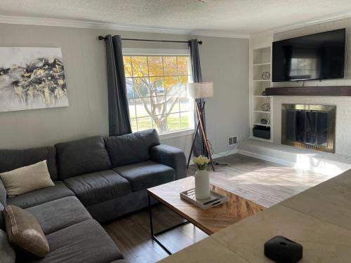 a living room with a couch and a table at New Modern Lux Large Home 10MIN Downtown Sleeps 12 in Taylors