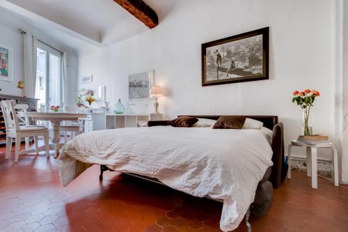 a bedroom with a large bed and a dining room at Le Van Loo in Aix-en-Provence