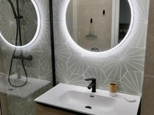 a bathroom with a sink and a mirror at Studio vue mer climatisé, 2 à 4 pers., parking en option à Villeneuve-Loubet Plage - FR-1-252A-131 in Villeneuve-Loubet