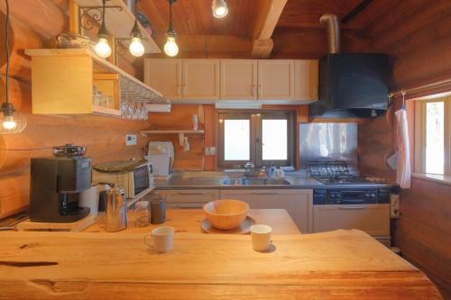 CUE iizuna Private Forest Log Cabin,1 Group per day,Ski Trip,Family Retreat