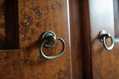 a close up of a wooden door with a handle at Agriturismo Il Macchione in Pienza