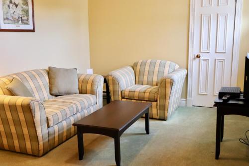 Ruang duduk di Shining Waters Country Inn