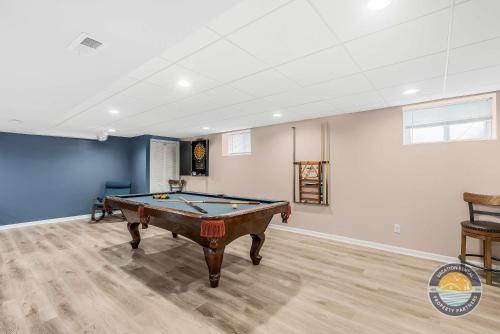 New Lake Como Retreat with Bar and Pool Tableにあるビリヤード台