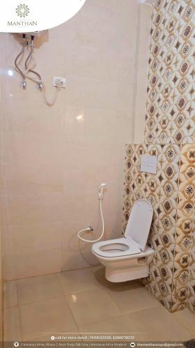 Un baño de The Manthan Stays