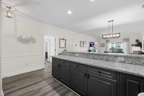Фотография из галереи Lakefront Luxury at Magnolia Pointe! 2 Bedroom Lakefront Condo в Миртл-Бич