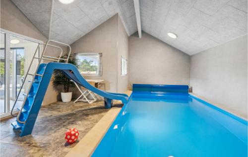 Πισίνα στο ή κοντά στο Awesome Home In Hvide Sande With Sauna