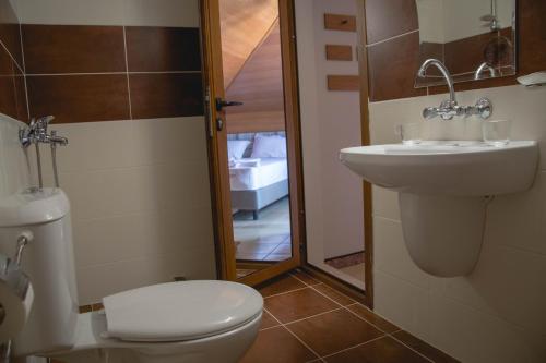 Koupelna v ubytování Prince Cyril Hotel
