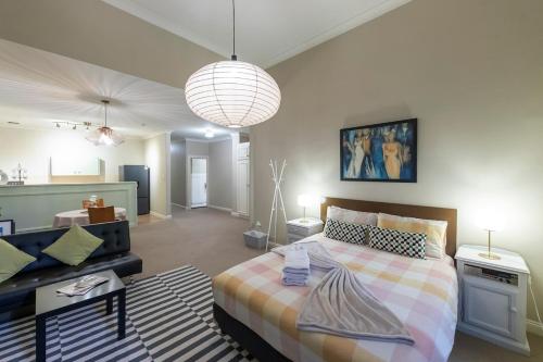 Katil atau katil-katil dalam bilik di French Flair in the Heart of CBD