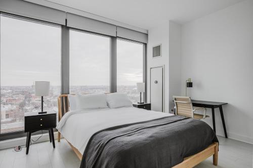 Posteľ alebo postele v izbe v ubytovaní Blueground West Loop pool AC nr Willis CHI-1162
