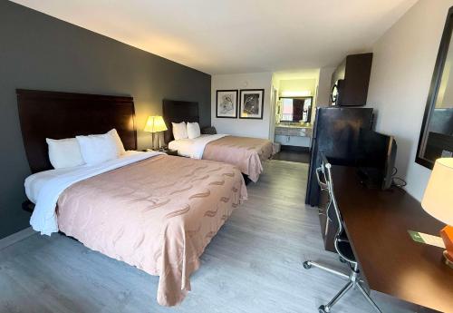 Ένα ή περισσότερα κρεβάτια σε δωμάτιο στο Quality Inn & Suites Baton Rouge West - Port Allen