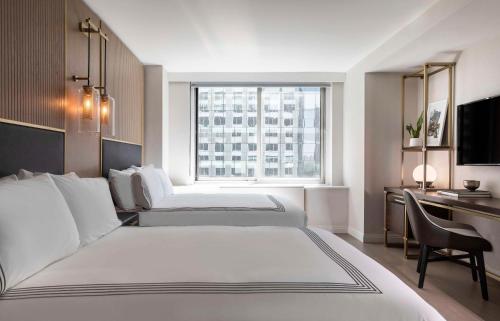 Katil atau katil-katil dalam bilik di Thompson Central Park New York, by Hyatt