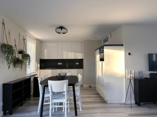a kitchen and dining room with a table and chairs at Kustverhuur, Park Schoneveld, Stern 204 in Breskens