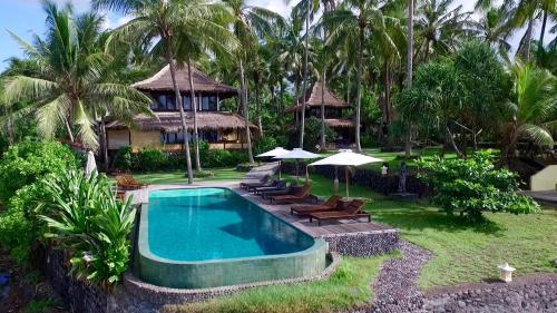 Jardín al aire libre en Seraya Shores Bali