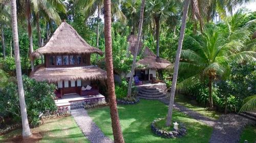 Jardín al aire libre en Seraya Shores Bali